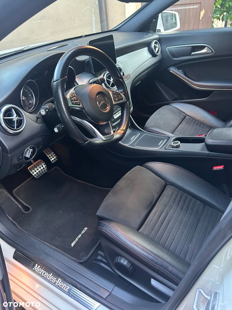 Mercedes-Benz CLA 220 4-Matic AMG Line - 15
