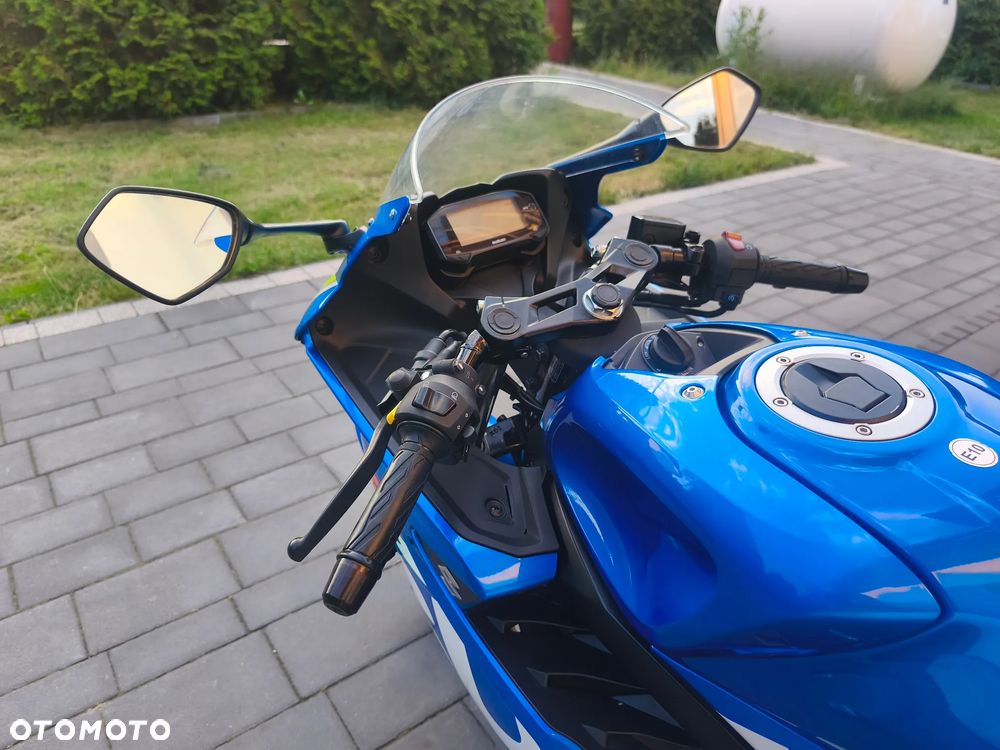 Suzuki GSX-R - 16