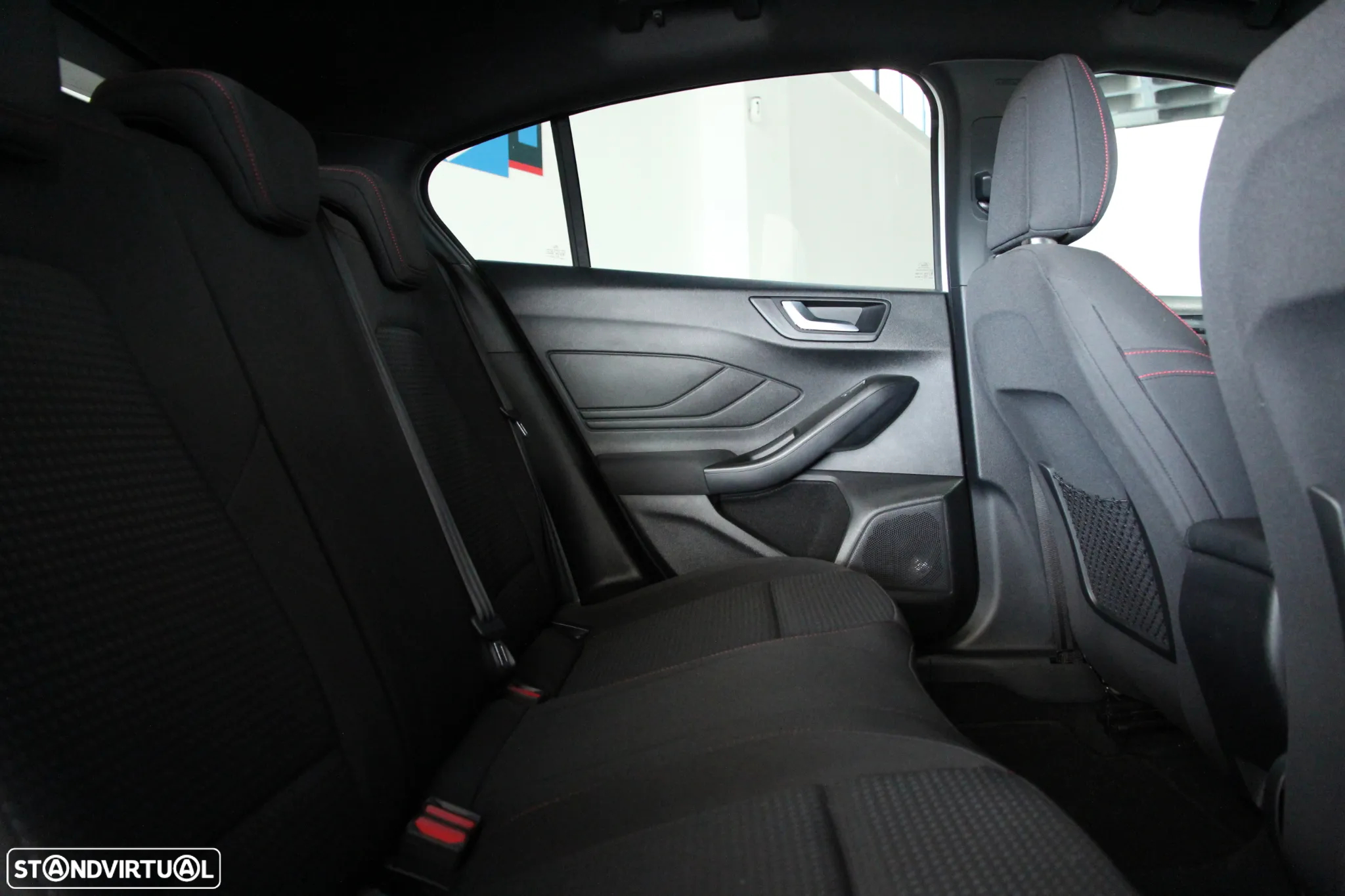 Ford Focus 1.0 EcoBoost MHEV ST-Line - 26