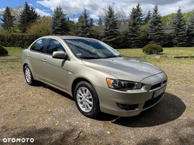 Mitsubishi Lancer 1.6 Invite - 3