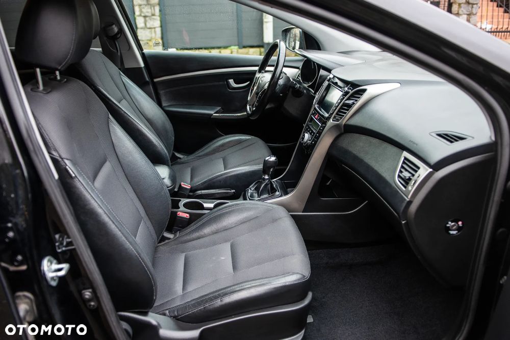 Hyundai i30 blue Kombi 1.6 GDi Passion - 26