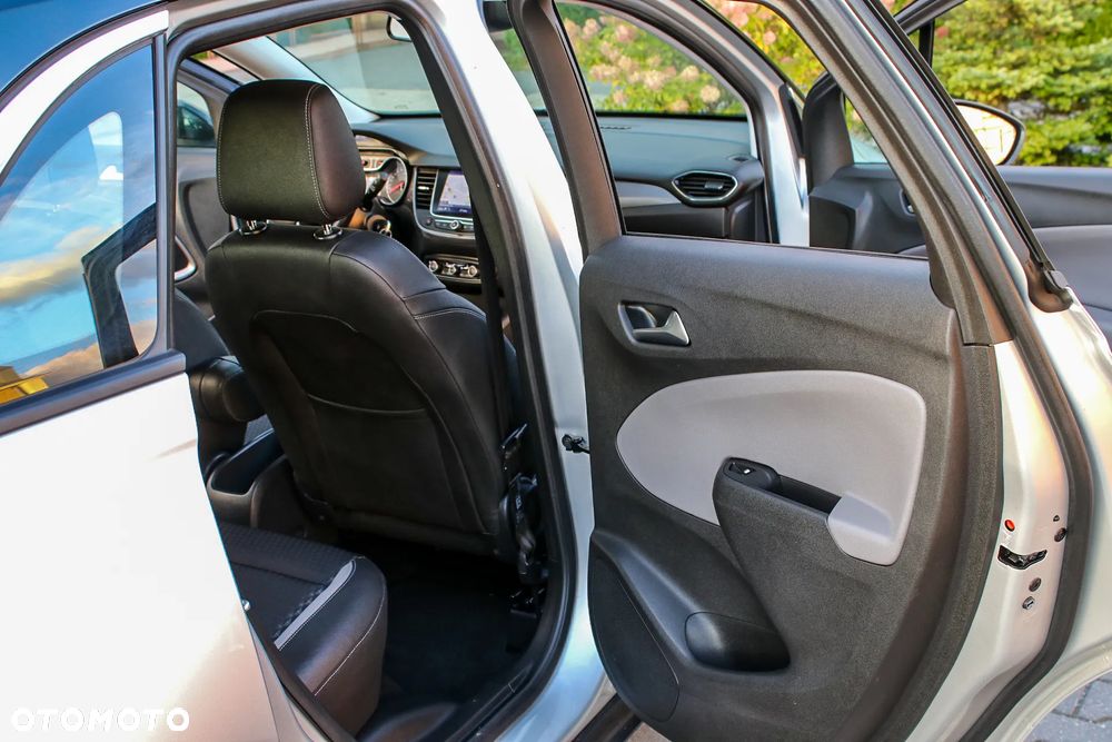 Opel Crossland X 1.2 T Design Line S&S - 25
