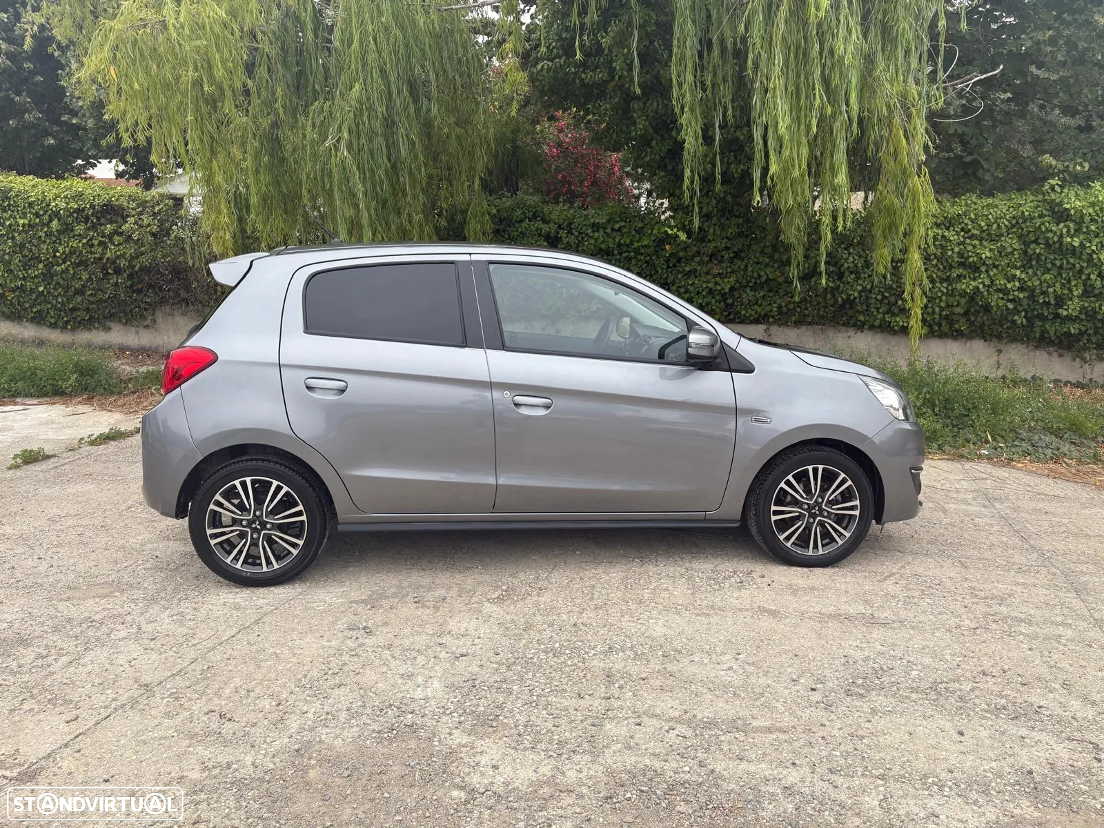 Mitsubishi Space Star 1.2 Intense Connect Edition - 23