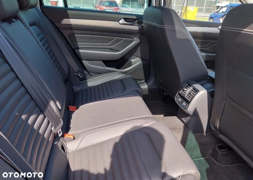 Volkswagen Passat 2.0 TDI SCR DSG 4Motion Elegance - 11