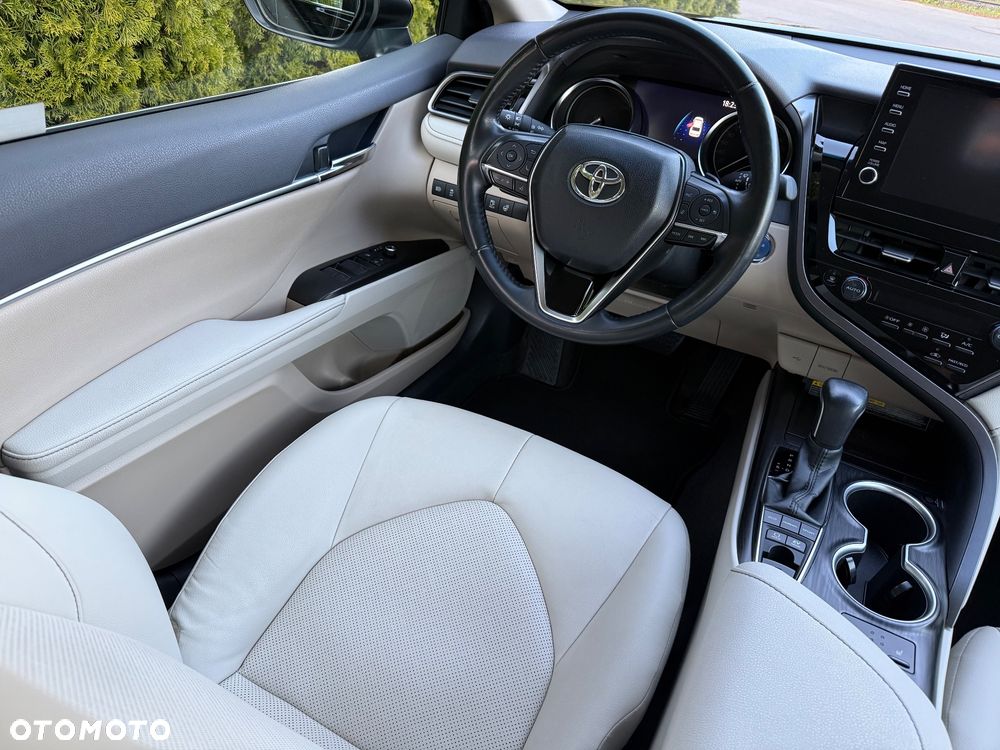 Toyota Camry 2.5 Hybrid Executive CVT - 24