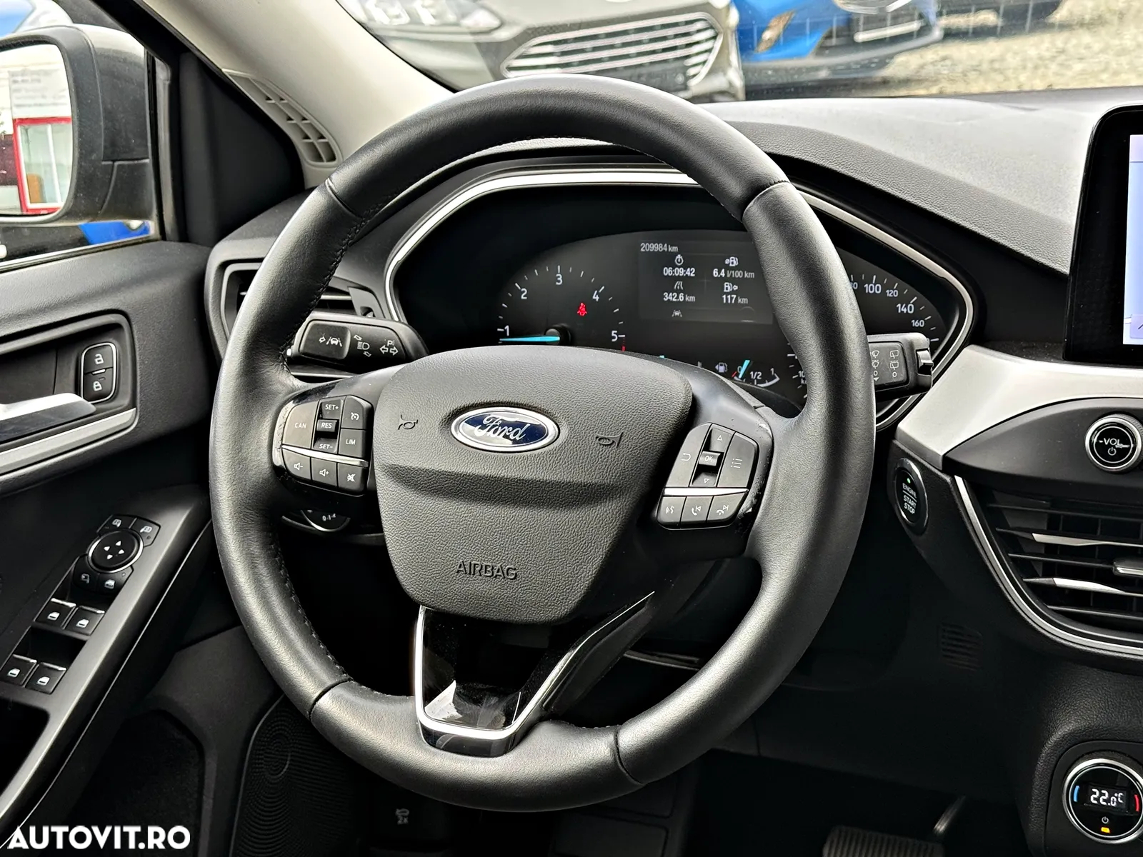 Ford Focus 2.0 EcoBlue Start-Stopp-System Aut. TITANIUM - 24