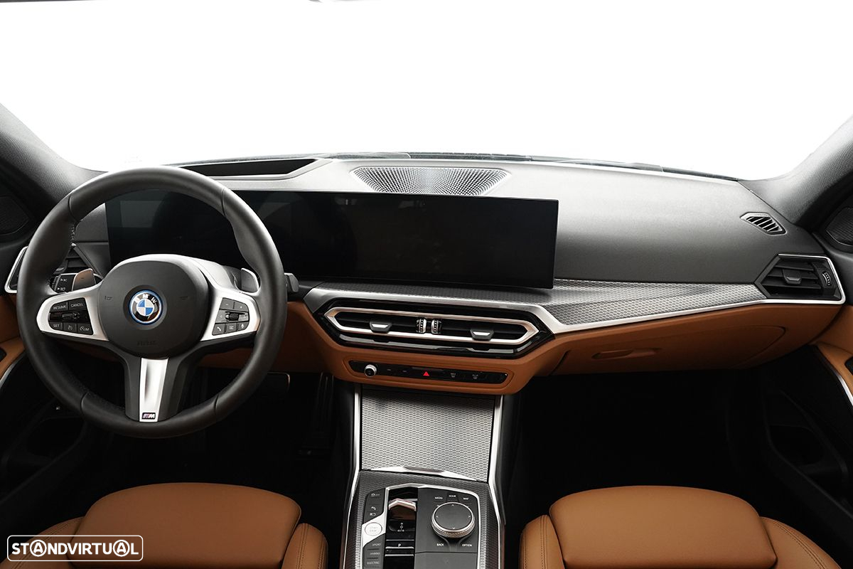 BMW 330 e Touring Pack Desportivo M Auto - 9