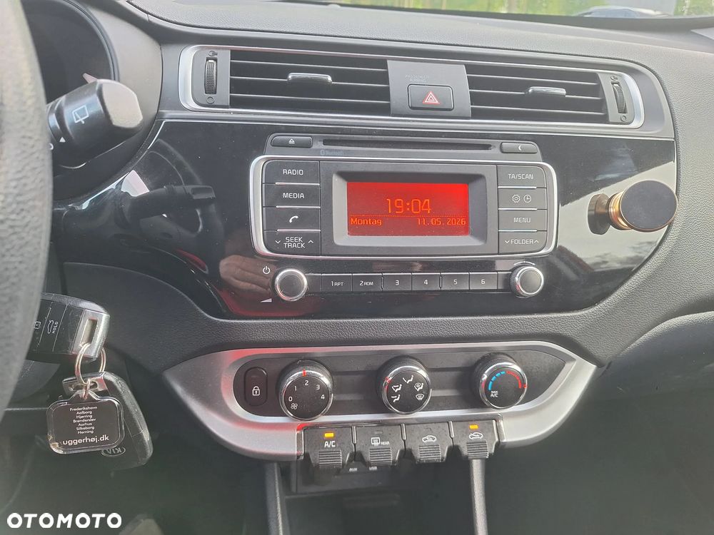 Kia Rio 1.2 Dream Team Edition - 28