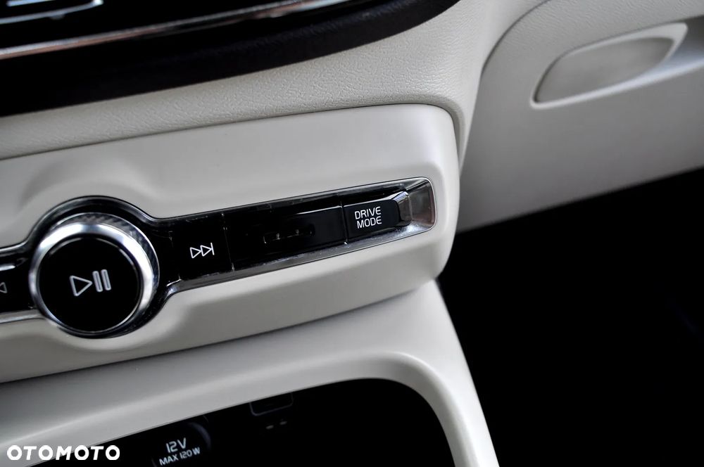 Volvo XC 40 T4 Plug-In Hybrid Plus Bright - 32