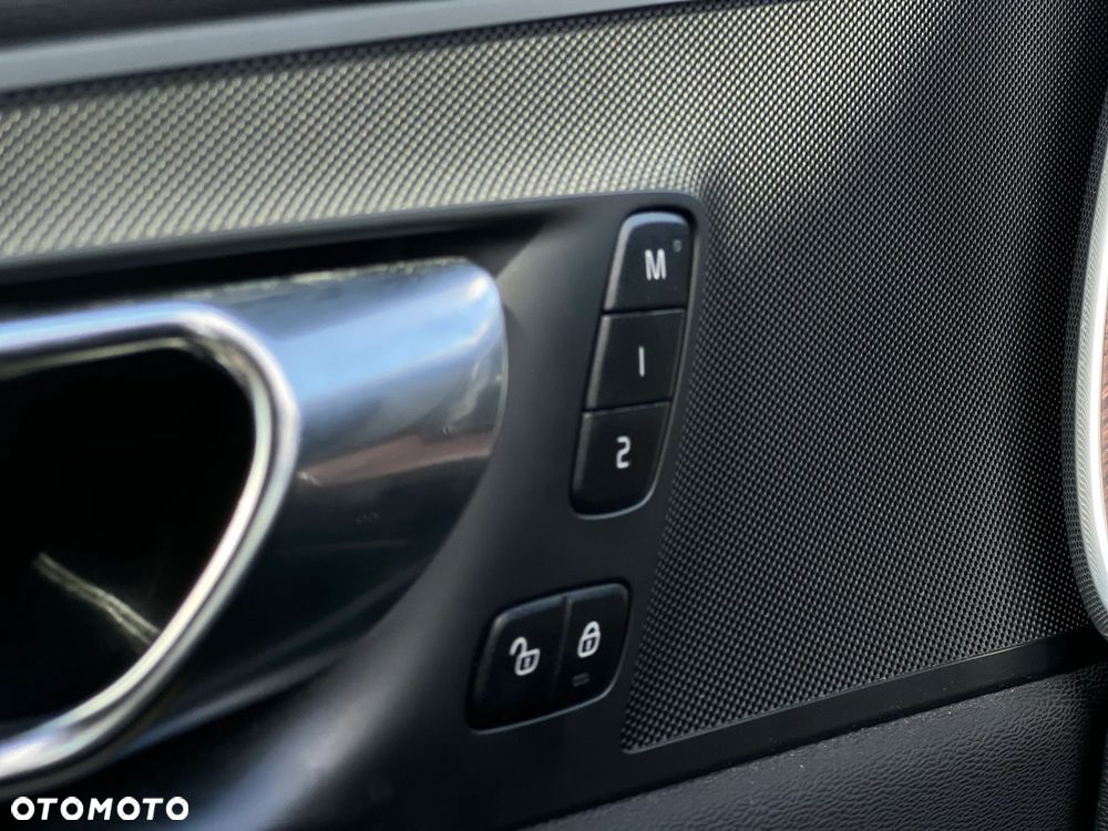 Volvo XC 60 - 25