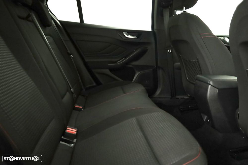 Ford Focus 1.0 EcoBoost MHEV ST-Line X - 23