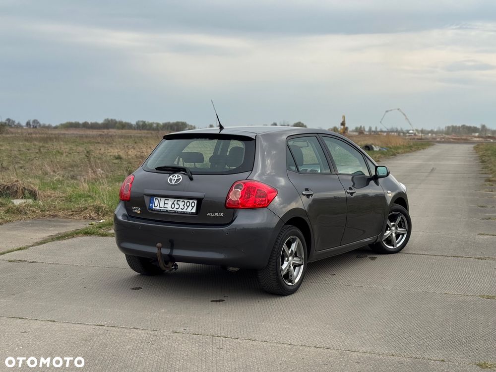 Toyota Auris 1.6 VVT-i Executive - 3