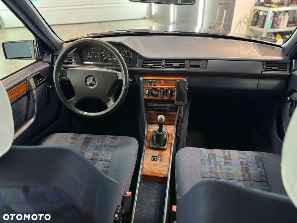 Mercedes-Benz W124 (1984-1993) - 23