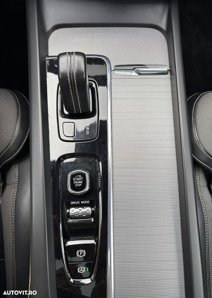 Volvo XC 60 Recharge T8 Twin Engine eAWD R-Design - 23