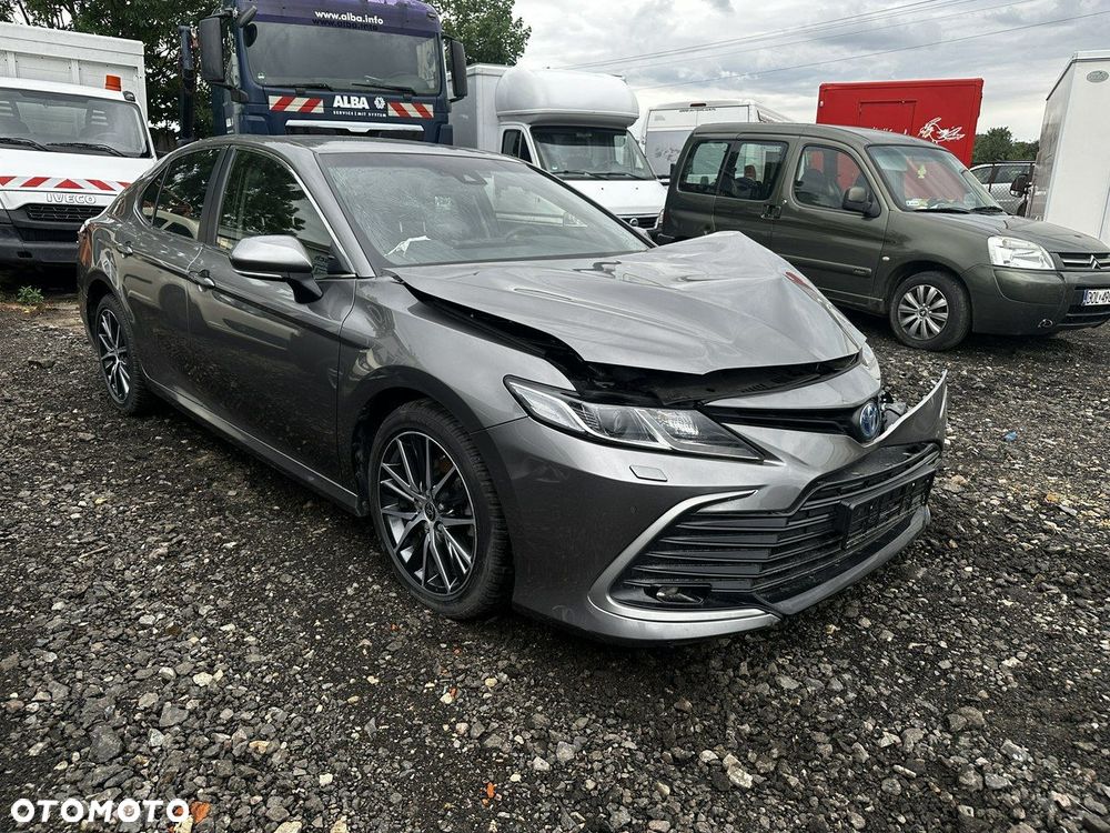 Toyota Camry - 1
