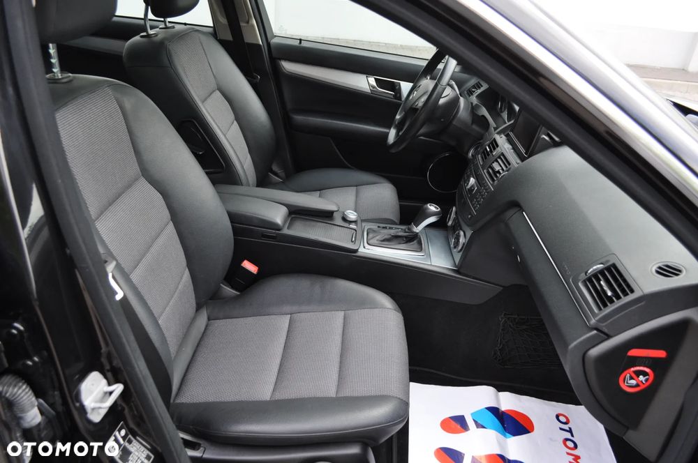 Mercedes-Benz Klasa C 200 CGI Automatik BlueEFFICIENCY Avantgarde - 16