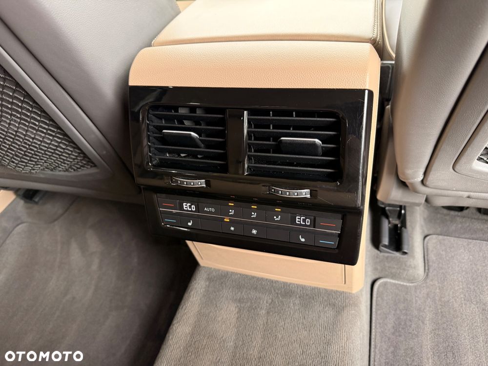 Volkswagen Touareg - 14