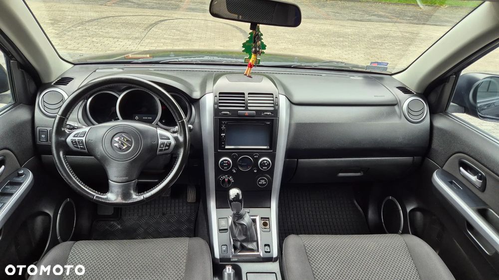 Suzuki Grand Vitara 2.4 De Luxe - 12