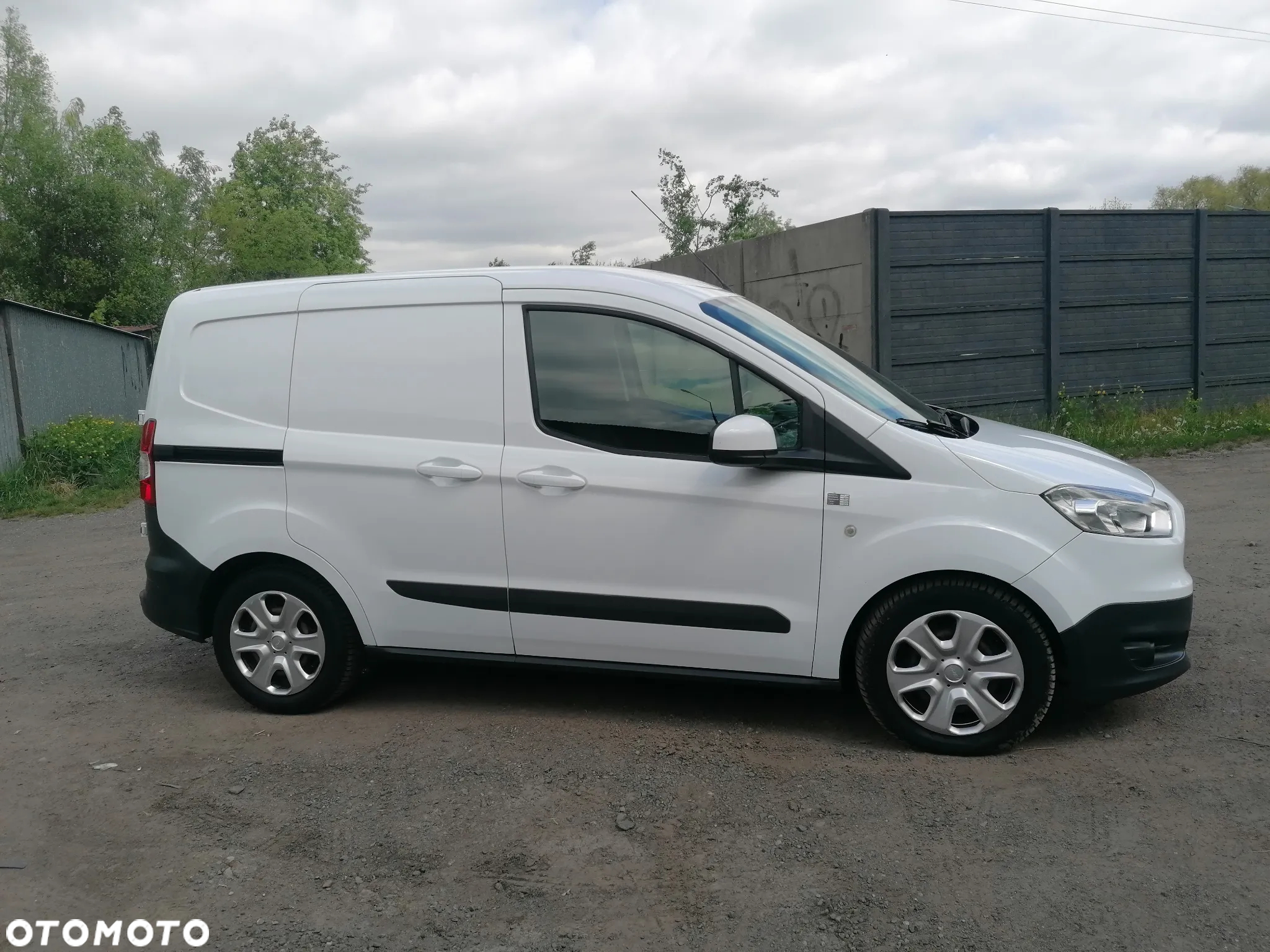 Ford Transit Courier - 4