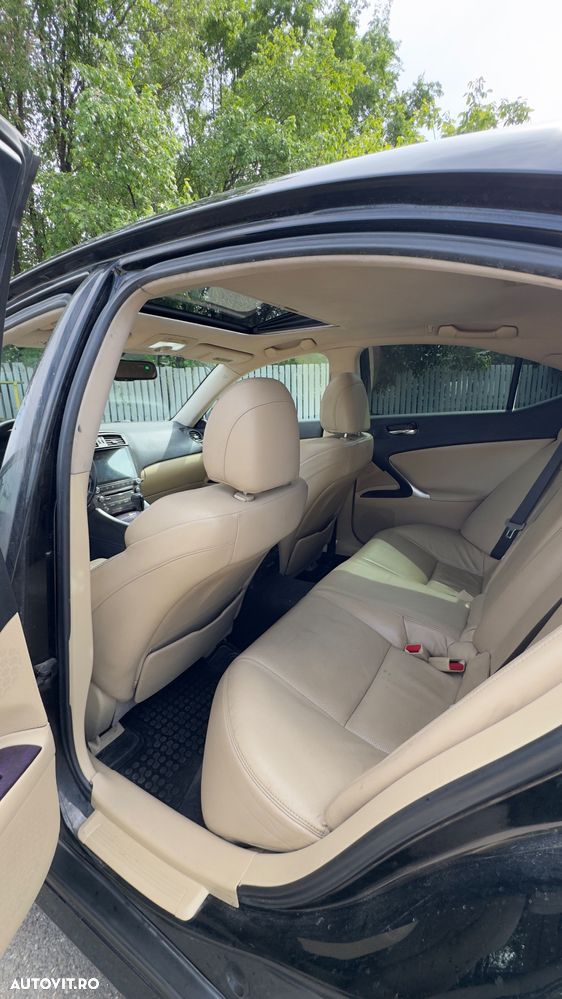 Lexus Seria IS 250 2.5 V6 Aut Luxury - 9