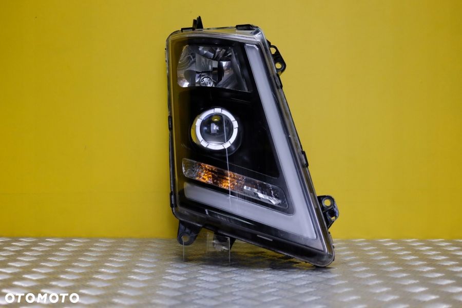 VOLVO FH II 2012- REFLEKTOR LAMPA PRZÓD XENON R EU - 1