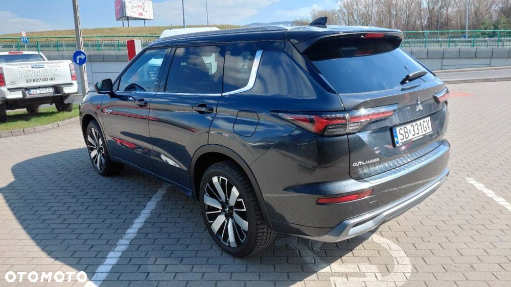 Mitsubishi Outlander - 3