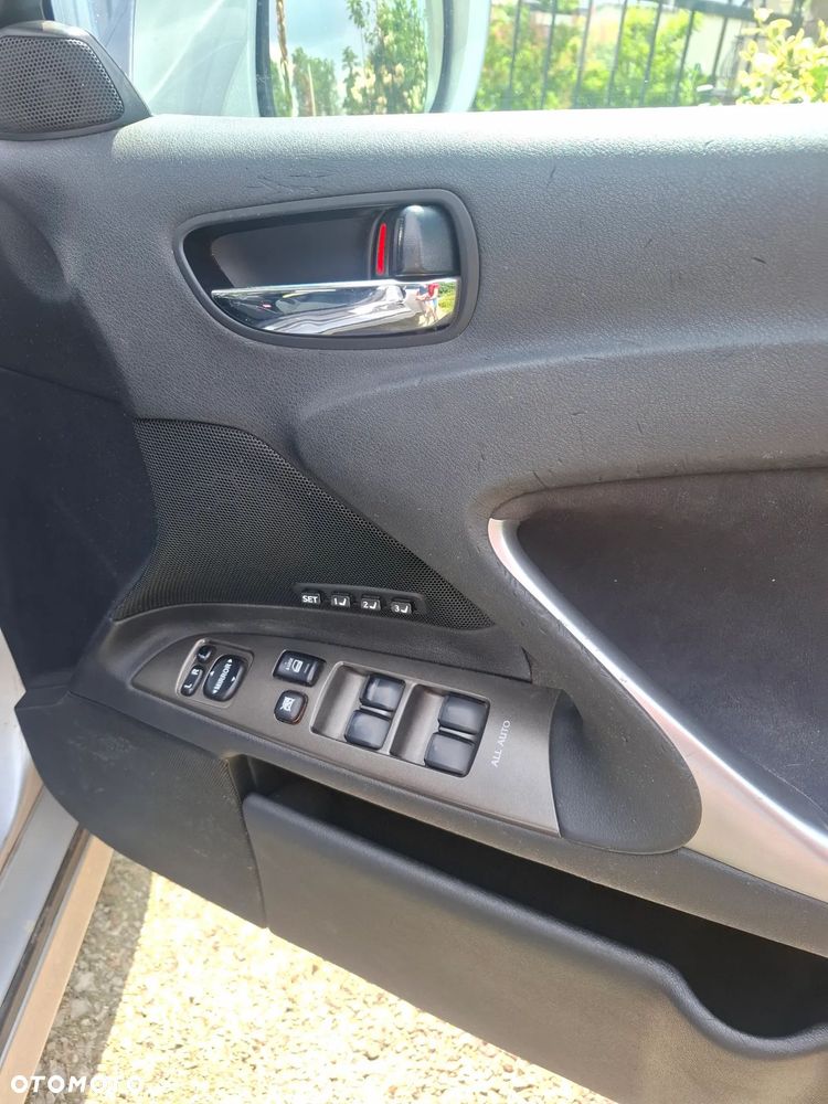 Lexus IS 250 Sport - 24