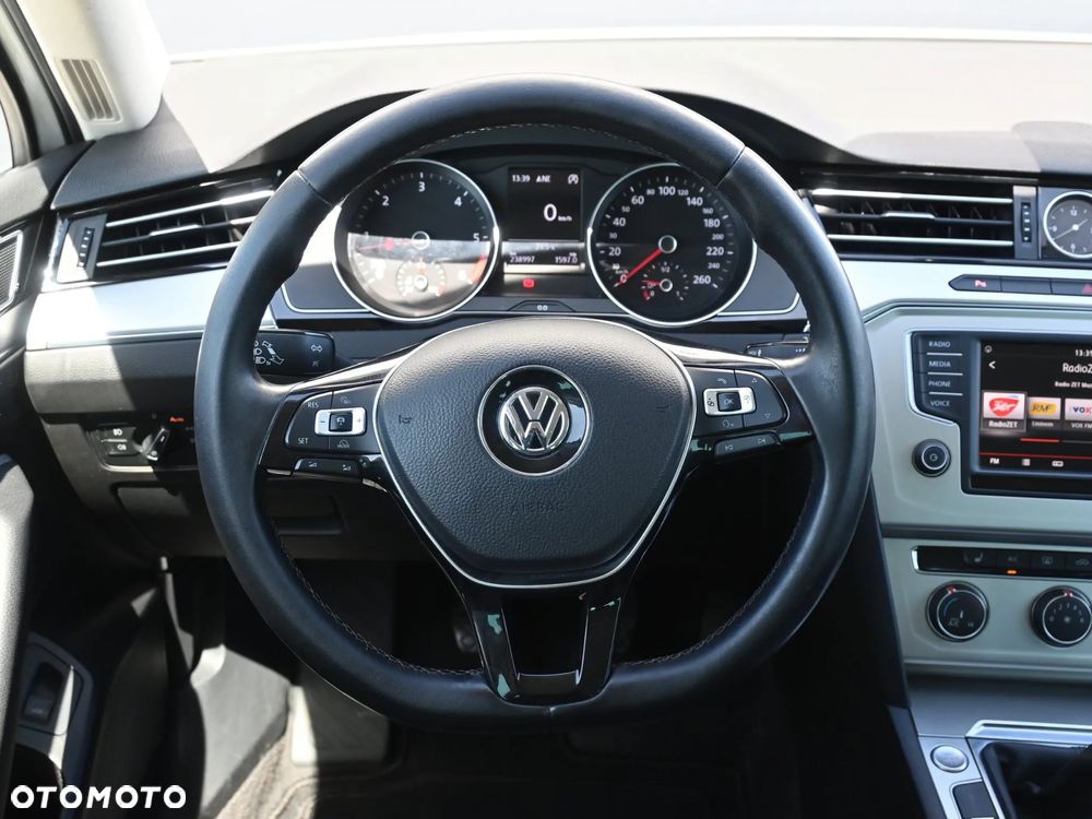 Volkswagen Passat - 17