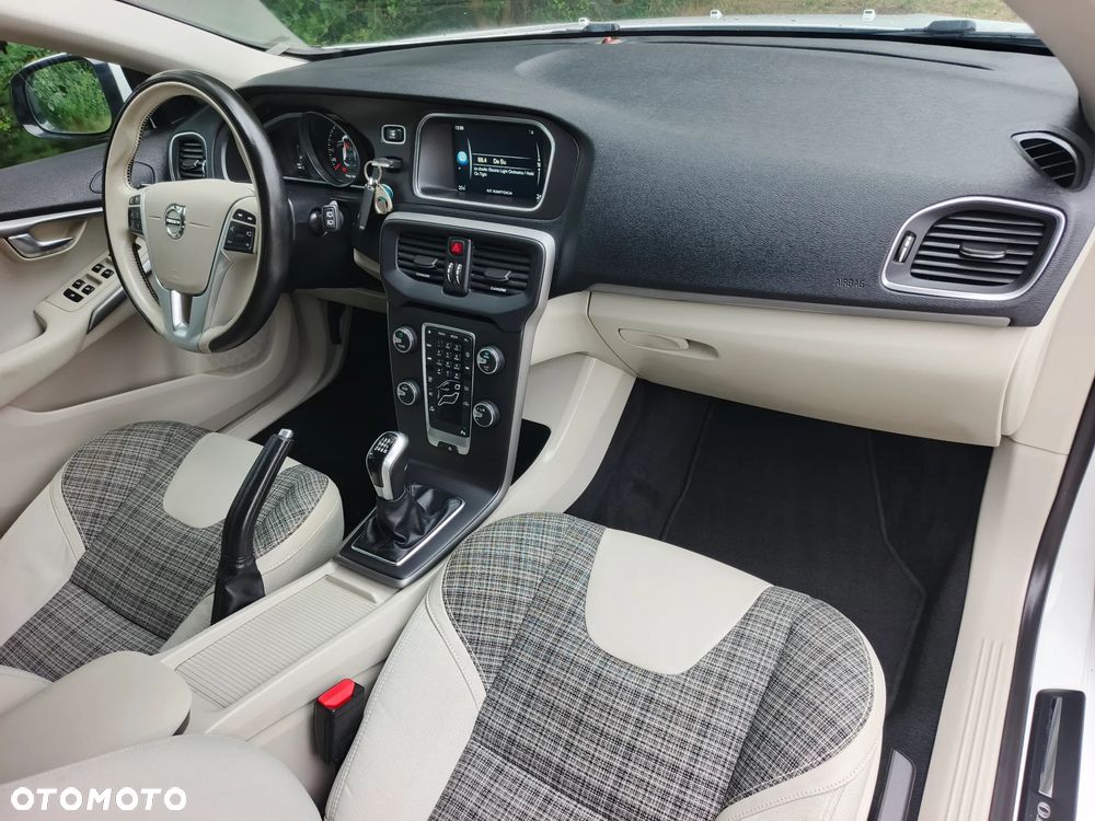 Volvo V40 - 16