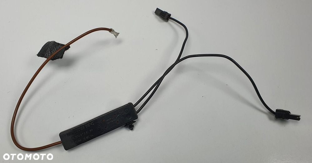 WZMACNIACZ ANTENY MERCEDES W204 A2048709189 - 1