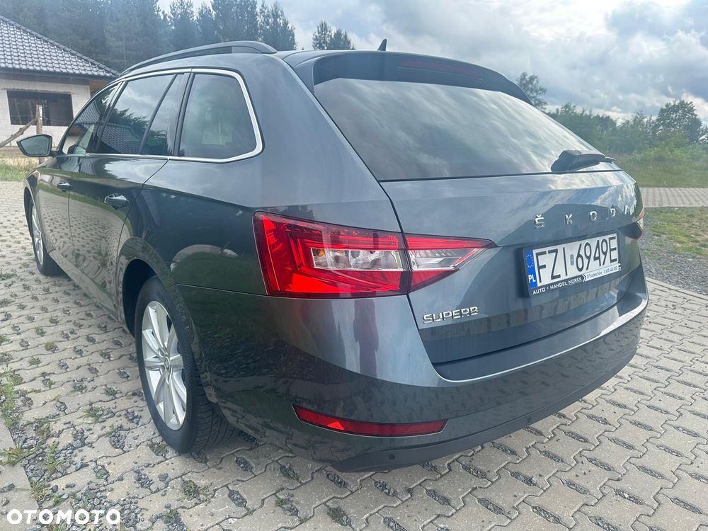 Skoda Superb 2.0 TDI DSG Ambition - 8