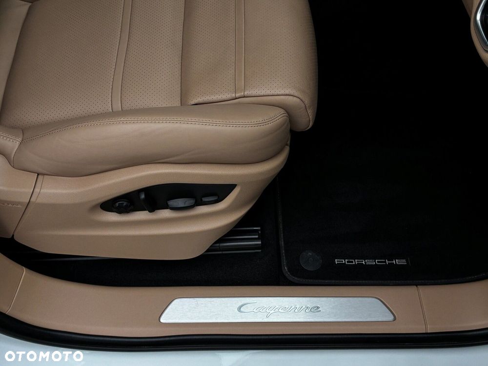 Porsche Cayenne - 39