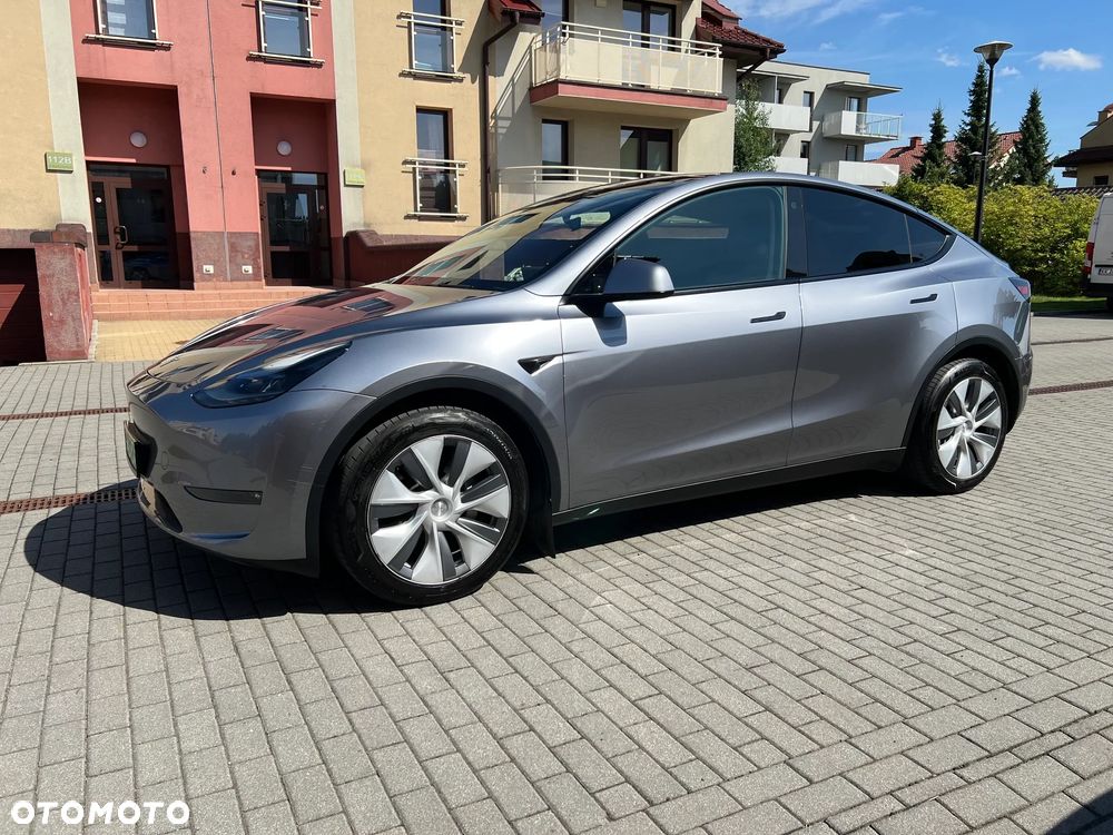 Tesla Model Y - 1