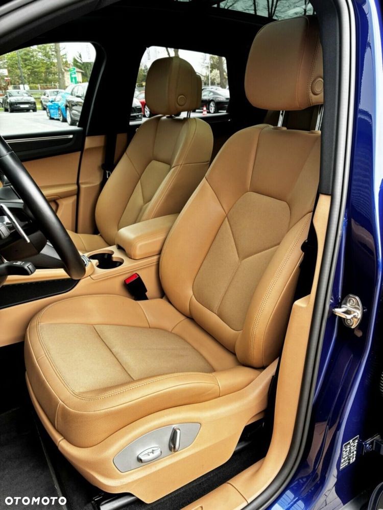 Porsche Macan - 12