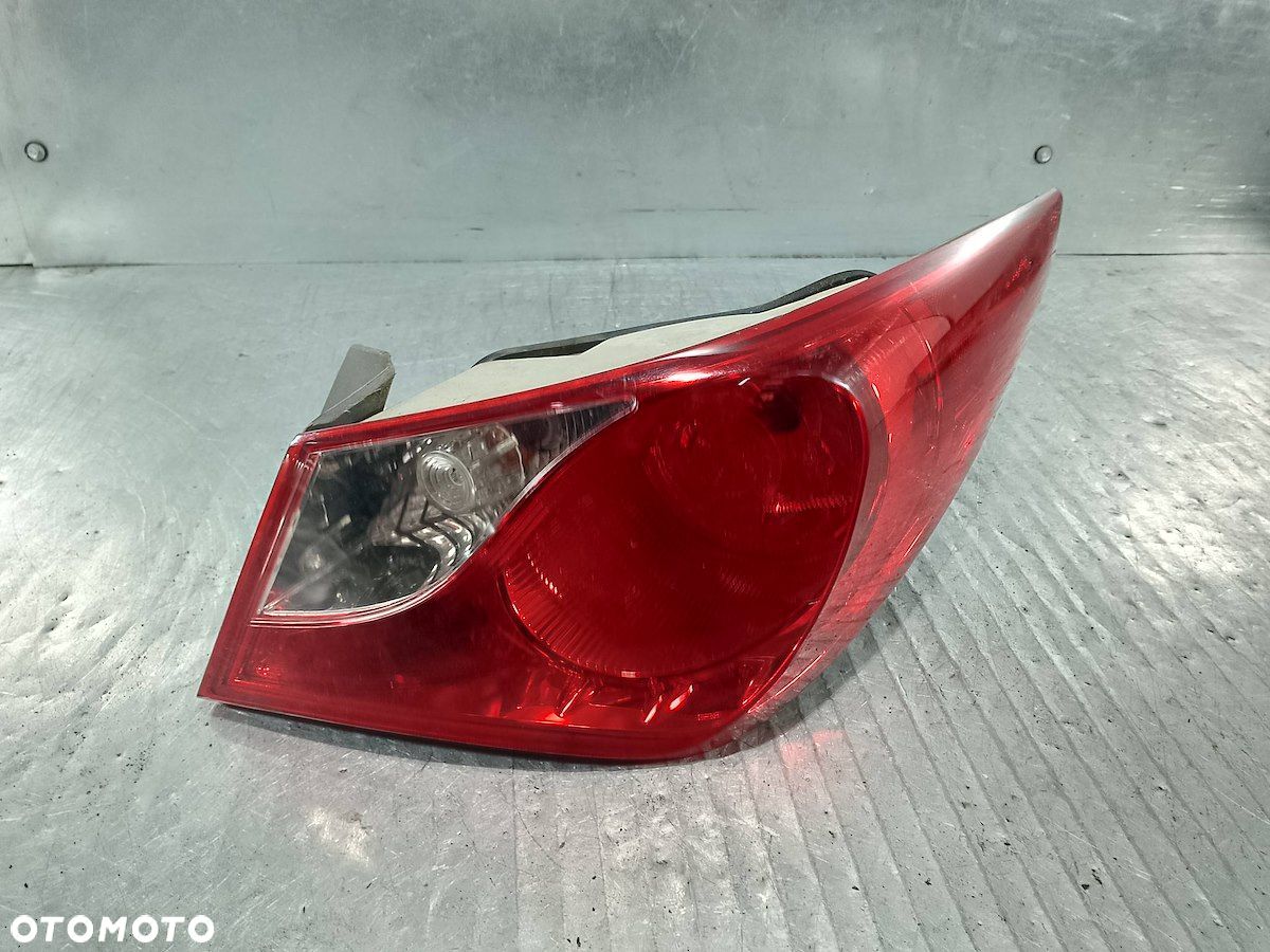 LAMPA TYLNA PRAWA HYUNDAI SONATA 92402-3Q SEDAN - 1
