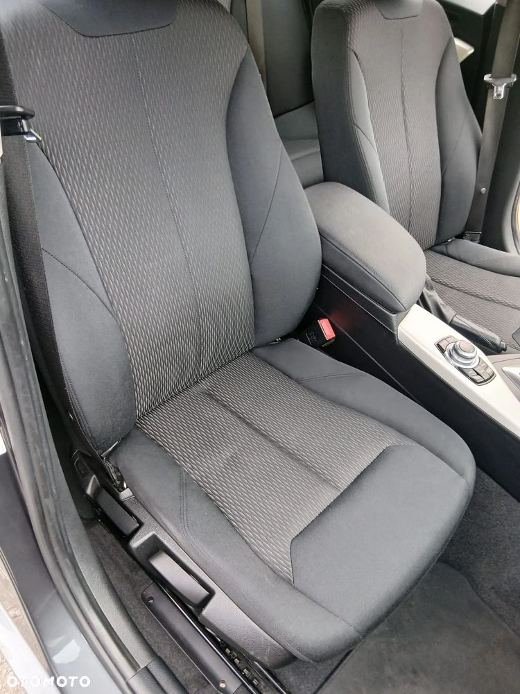 BMW Seria 1 120d xDrive Sport-Aut Advantage - 29