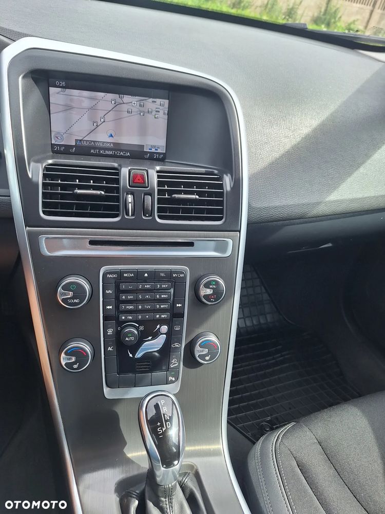 Volvo XC 60 2.4D AWD Momentum - 9