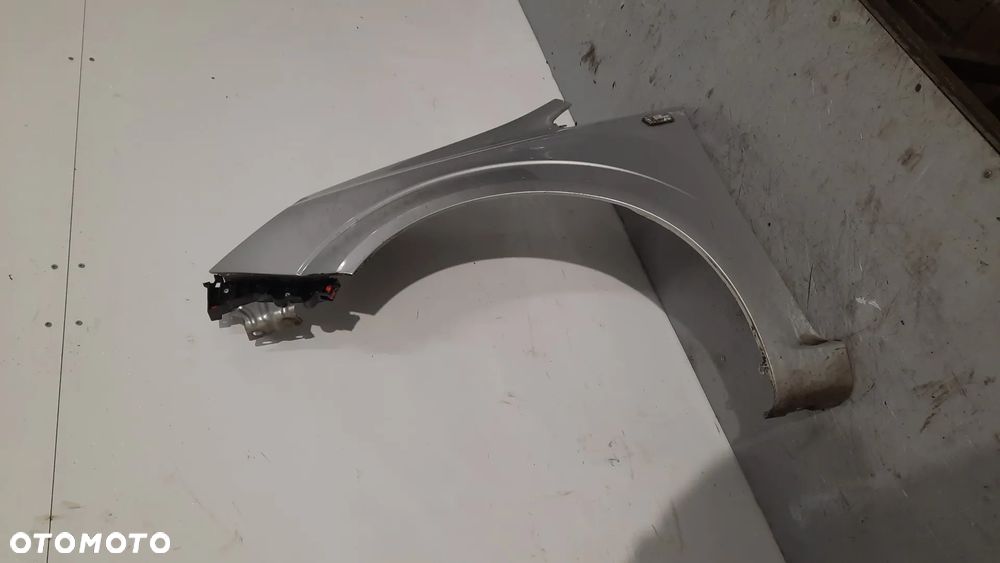BŁOTNIK PRZÓD PRZEDNI LEWY OPEL ZAFIRA B Z176 SREBRNY - 2