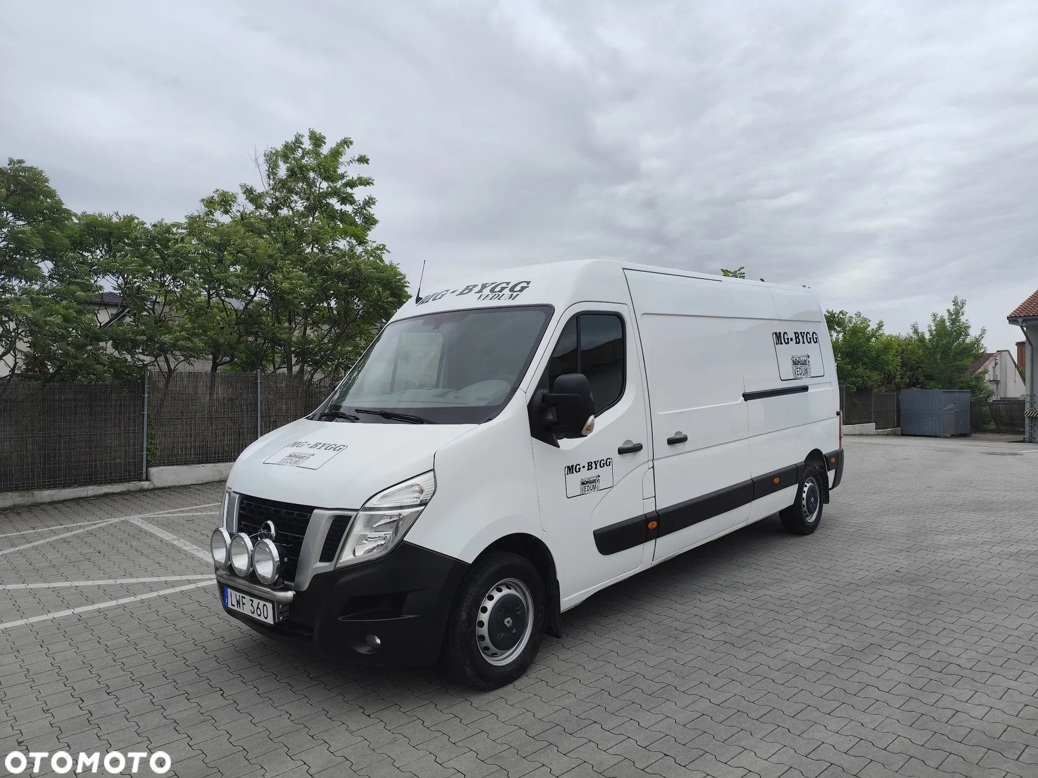 Nissan nv400 - 1