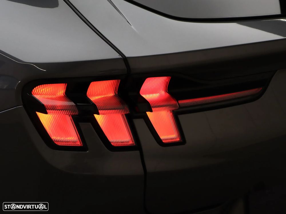 Ford Mustang Mach-E Standard - 11