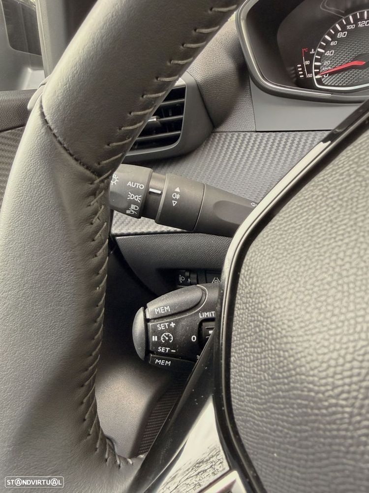 Peugeot 208 1.2 PureTech Allure - 22