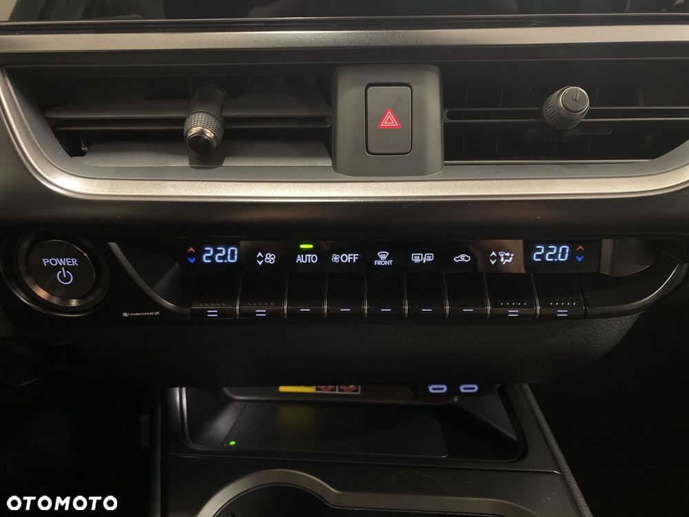 Lexus UX 300h Business - 16