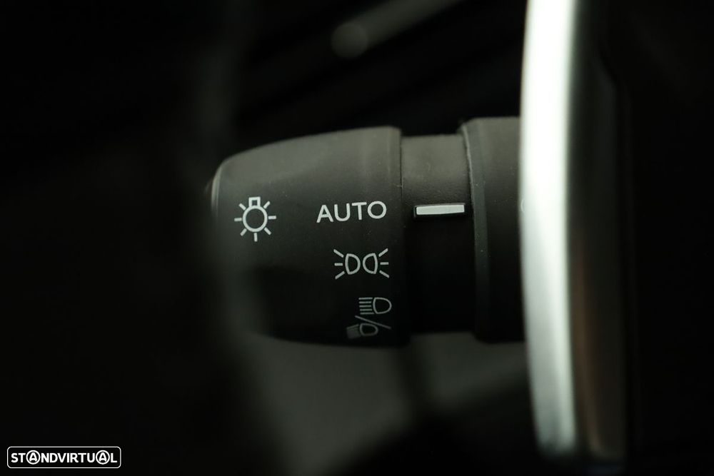 Peugeot 208 1.2 Hybrid Allure e-DCS6 - 16