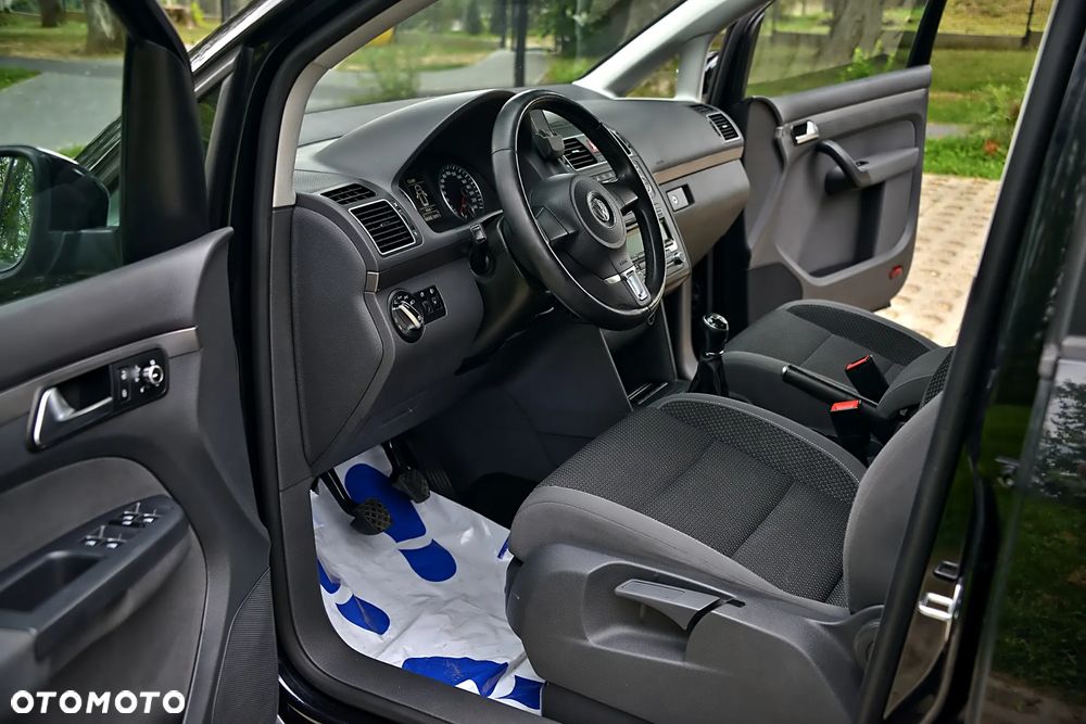 Volkswagen Touran - 22