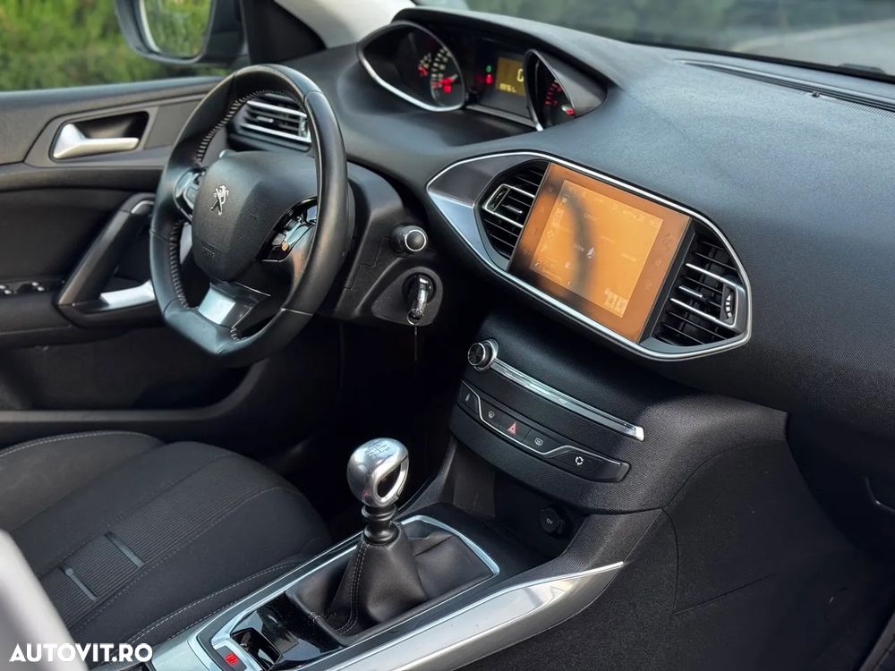 Peugeot 308 1.2 e-THP STT Allure - 26