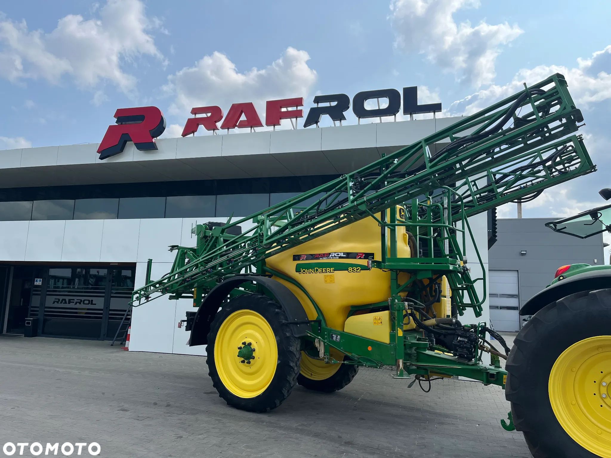 John Deere 832 - 1