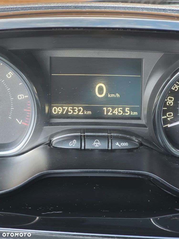 Peugeot 2008 1.2 Pure Tech Allure S&S - 19