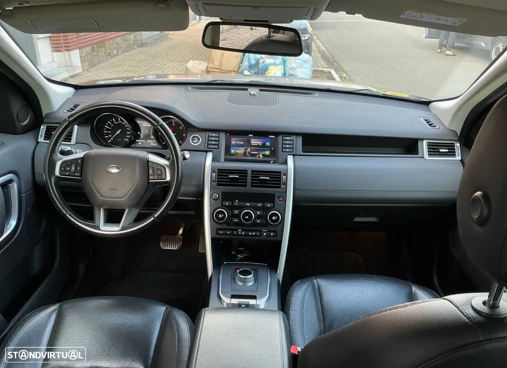 Land Rover Discovery Sport 2.0 TD4 SE Auto - 33