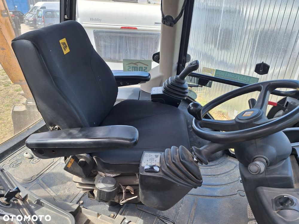 JCB 3Cx 4X4 - 19