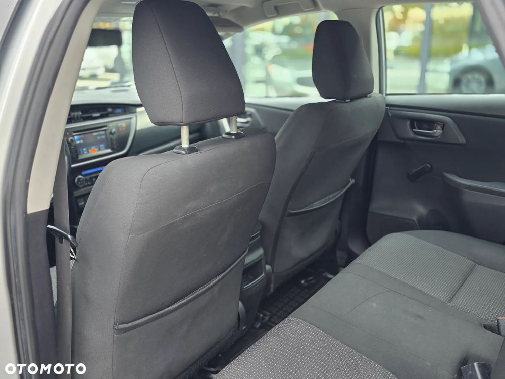 Toyota Auris 2.0 D-4D Prestige - 24